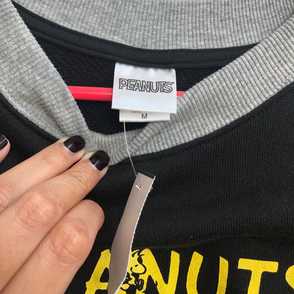 Peanuts M pull over sweatshirt NWT - Picture 3 of 4